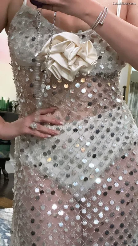 Bella Thorne photo 10 of 3680