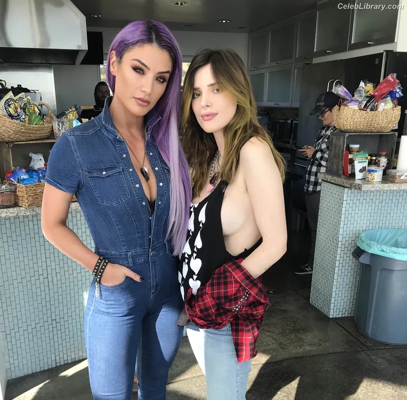 Bella Thorne photo 13 of 3680