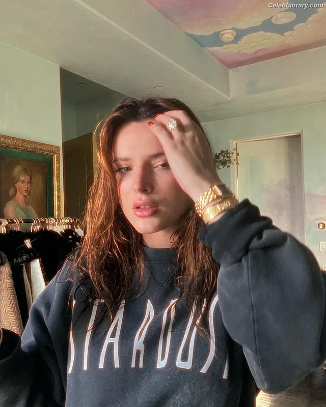 Bella Thorne photo 21 of 3680