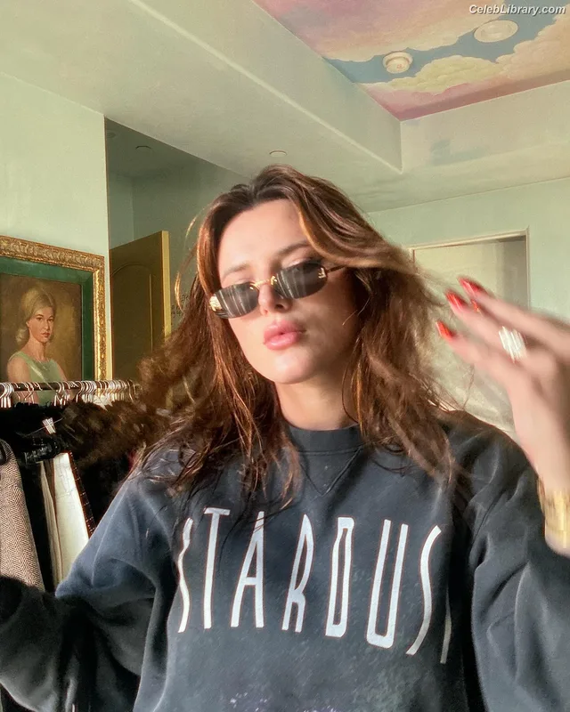 Bella Thorne photo 24 of 3680