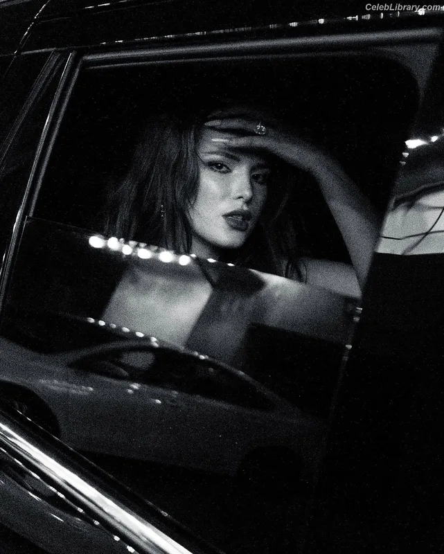 Bella Thorne photo 17 of 3680