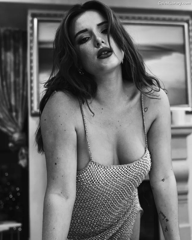 Bella Thorne photo 20 of 3680