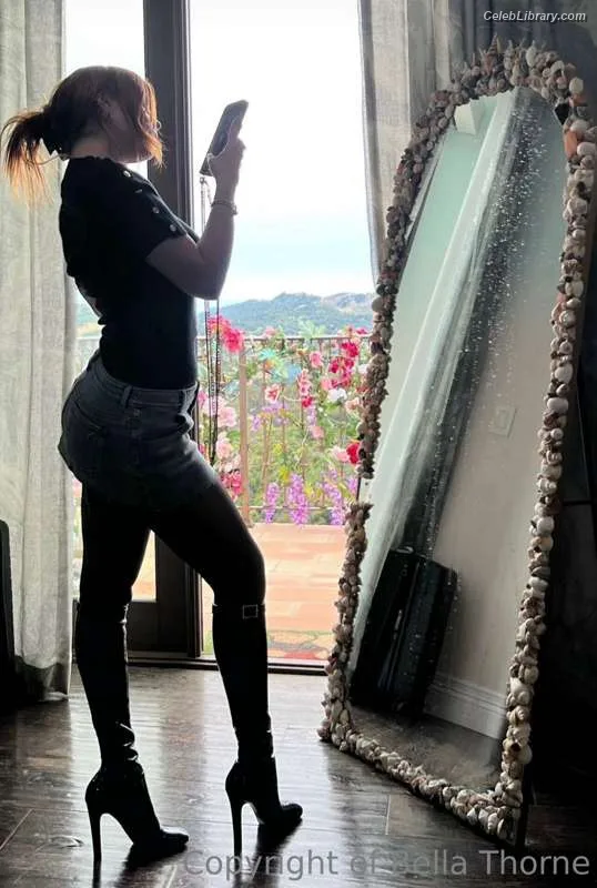 Bella Thorne photo 19 of 3680