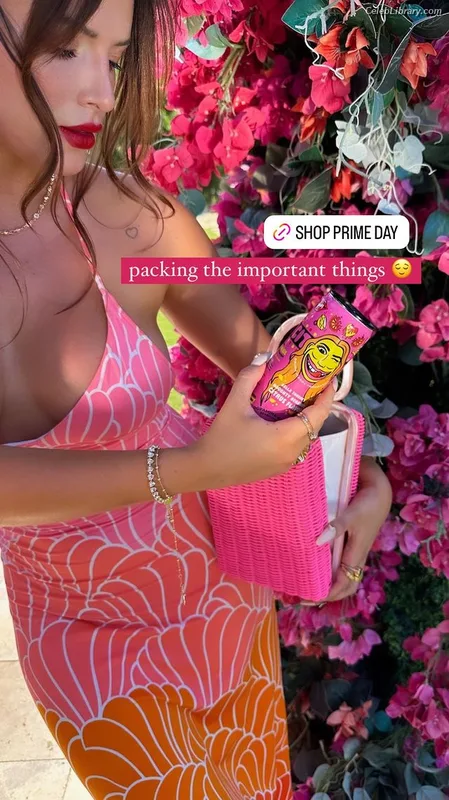 Bella Thorne photo 16 of 3680
