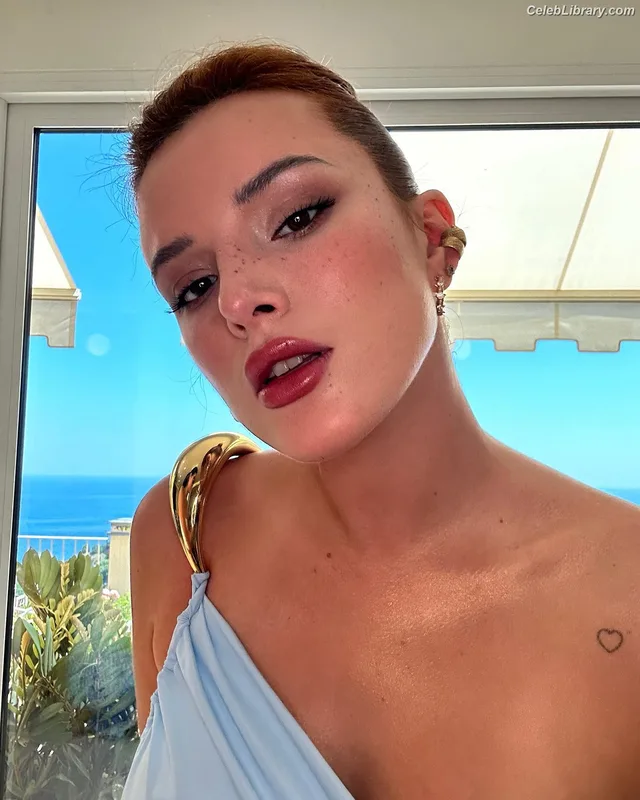 Bella Thorne photo 21 of 3680