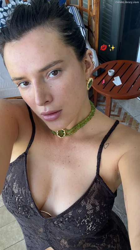 Bella Thorne photo 22 of 3680