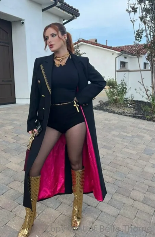 Bella Thorne photo 8 of 3680