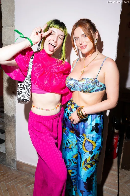 Bella Thorne photo 24 of 3680