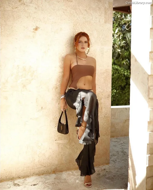 Bella Thorne photo 13 of 3680