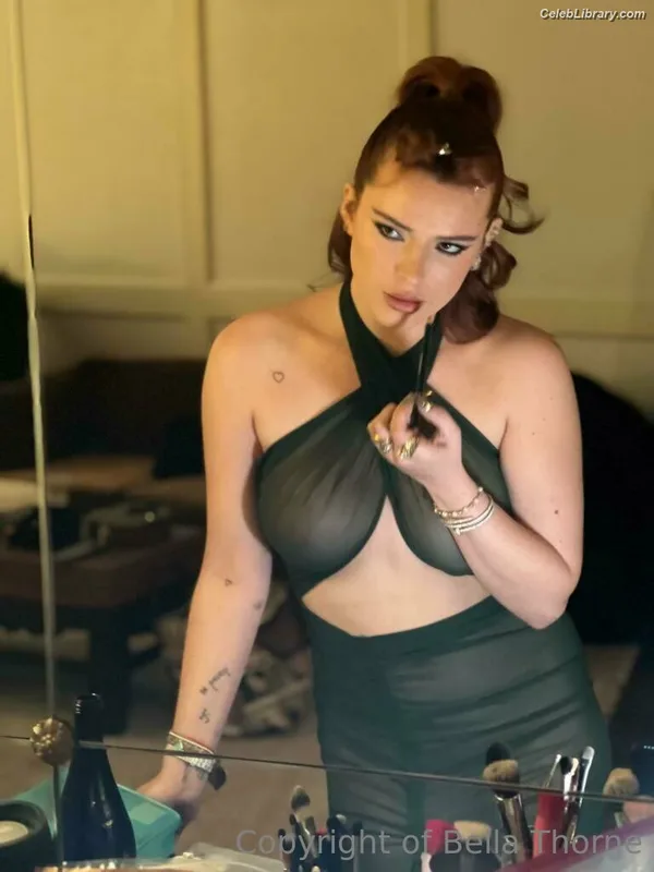 Bella Thorne photo 18 of 3680