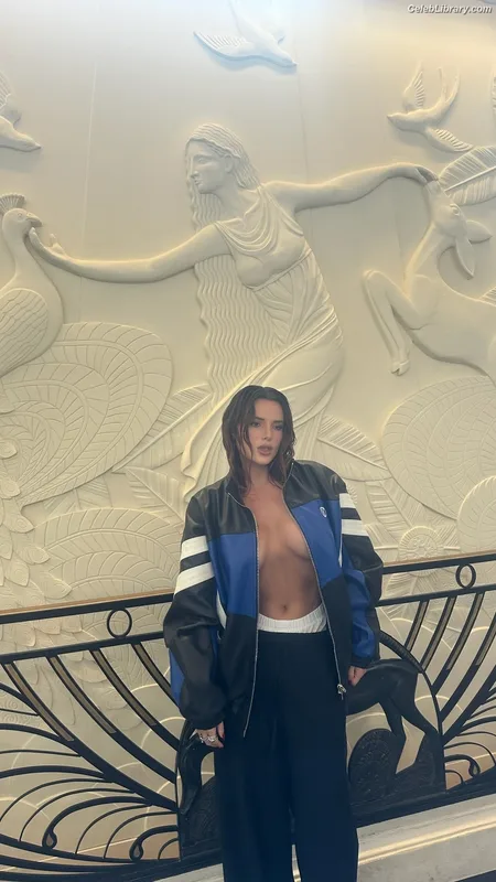 Bella Thorne photo 9 of 3680