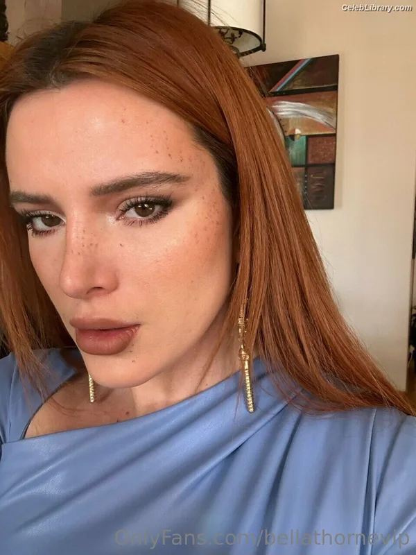 Bella Thorne photo 11 of 3680