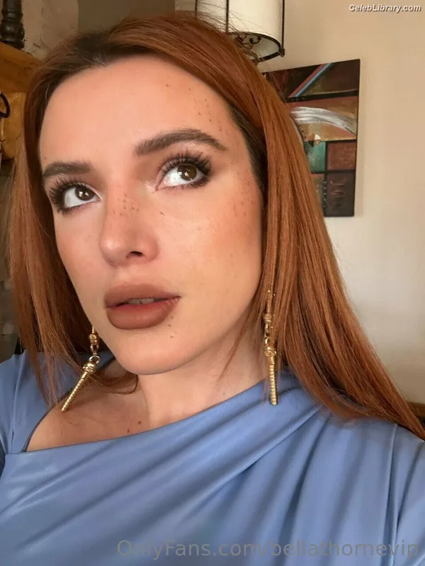 Bella Thorne photo 14 of 3680