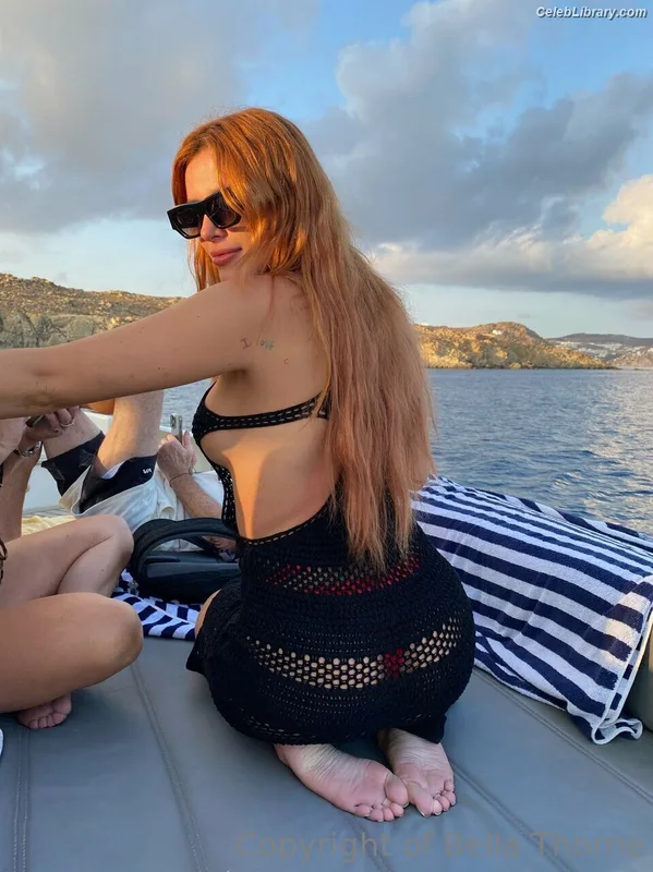 Bella Thorne photo 17 of 3680