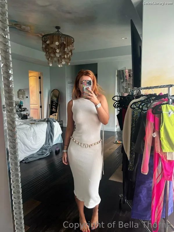 Bella Thorne photo 19 of 3680
