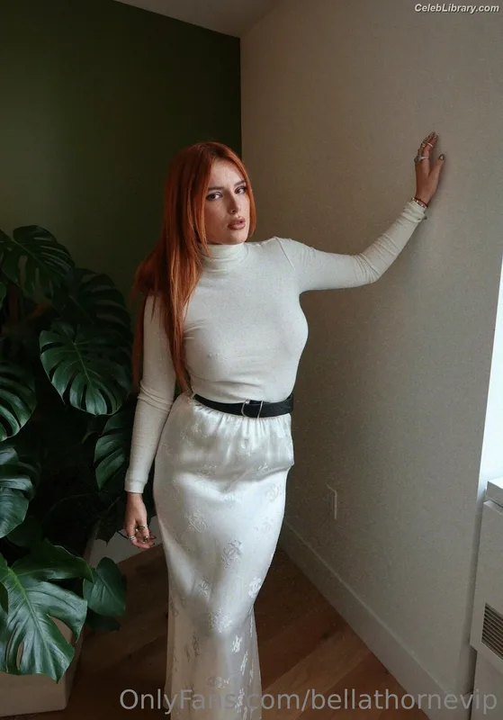 Bella Thorne photo 17 of 3680