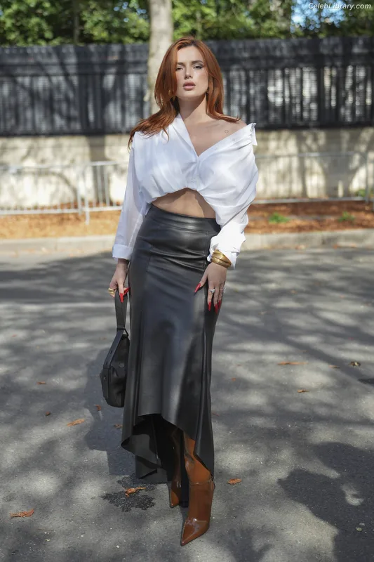 Bella Thorne photo 8 of 3680