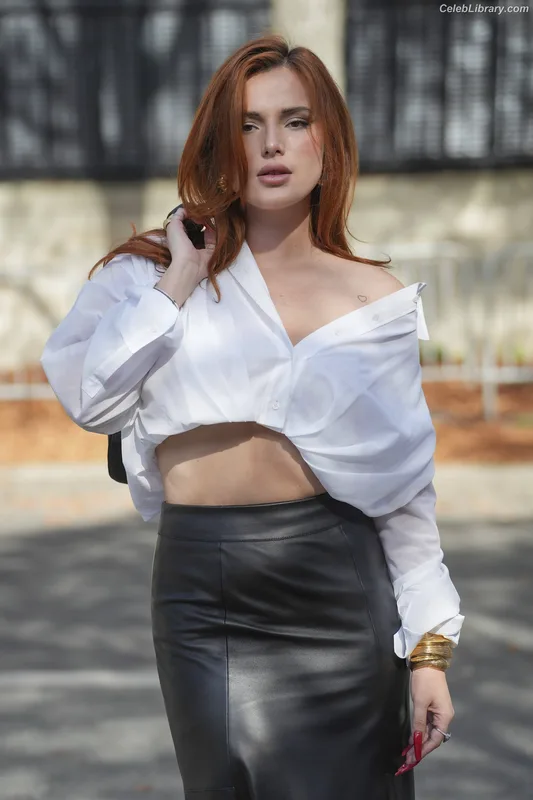 Bella Thorne photo 9 of 3680
