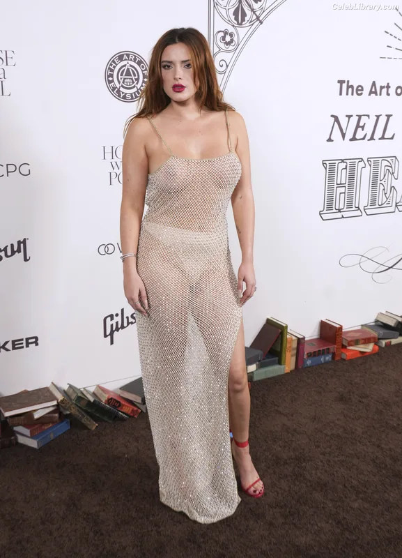 Bella Thorne photo 12 of 3680