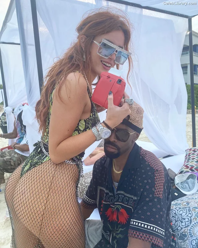 Bella Thorne photo 23 of 3680
