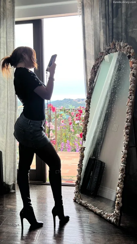 Bella Thorne photo 24 of 3680