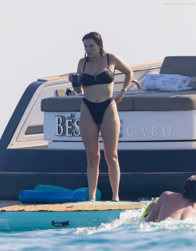 Bella Thorne photo 22 of 3680