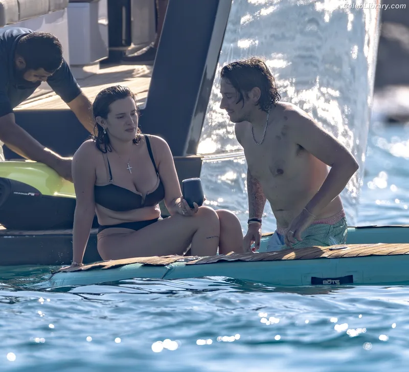 Bella Thorne photo 14 of 3680