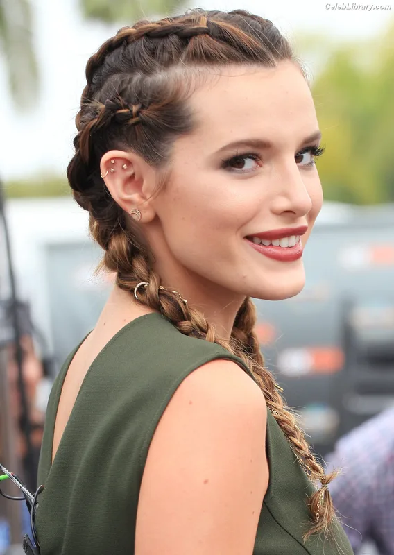 Bella Thorne photo 8 of 3680