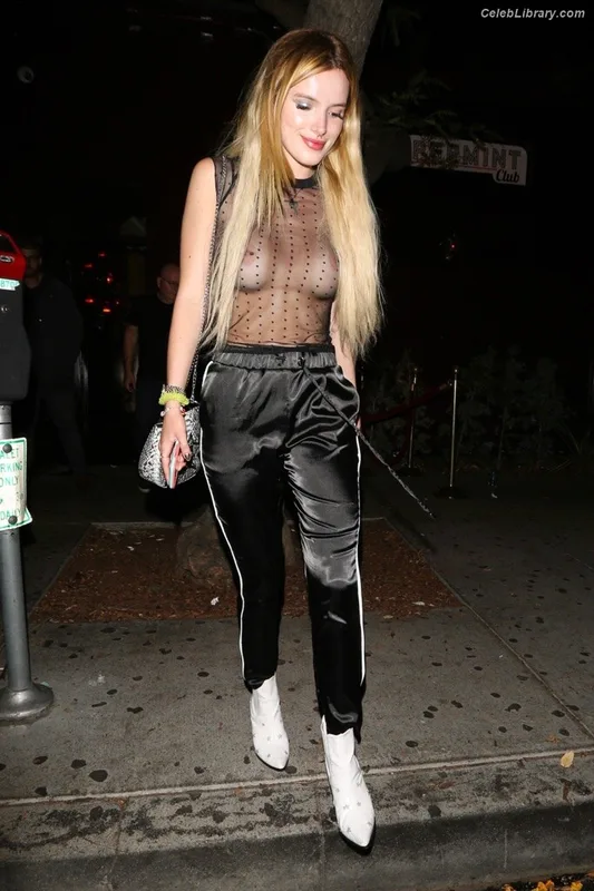 Bella Thorne photo 15 of 3680