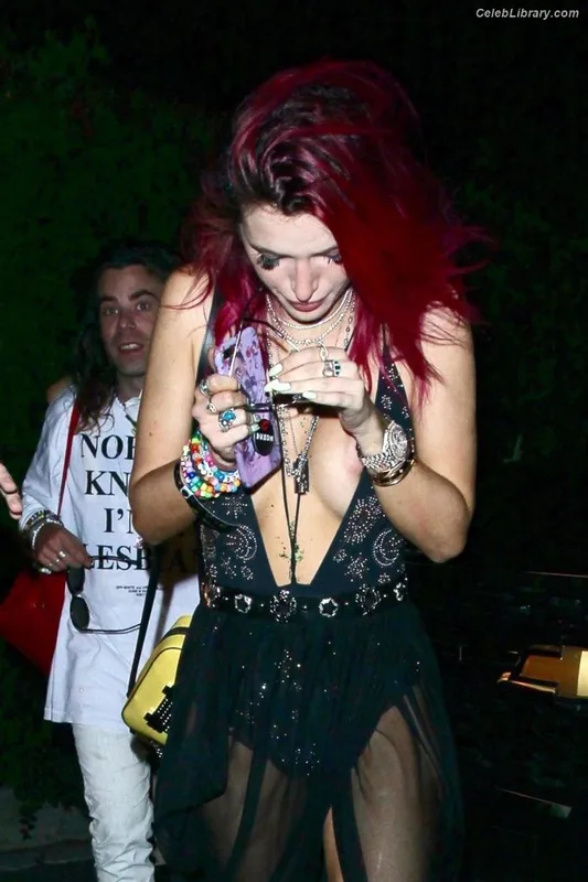 Bella Thorne photo 20 of 3680