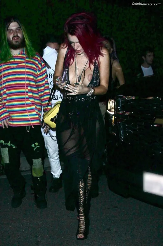 Bella Thorne photo 21 of 3680