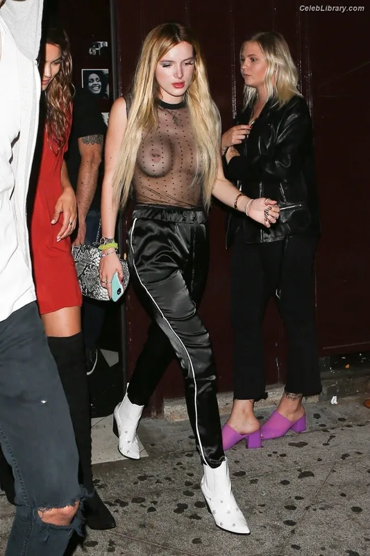Bella Thorne photo 4 of 3680