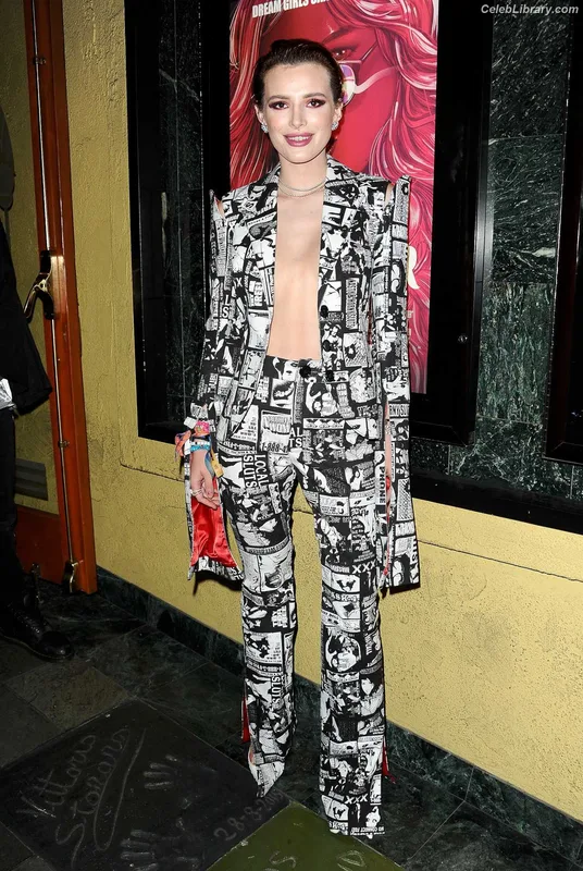 Bella Thorne photo 2 of 3680