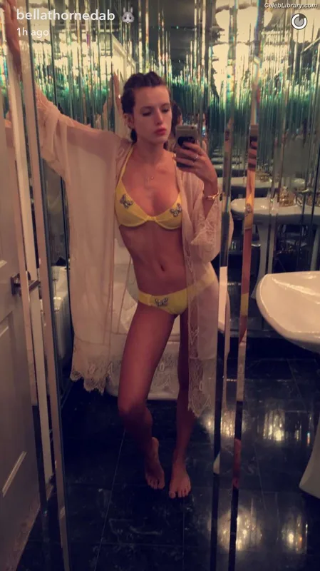 Bella Thorne photo 5 of 3680