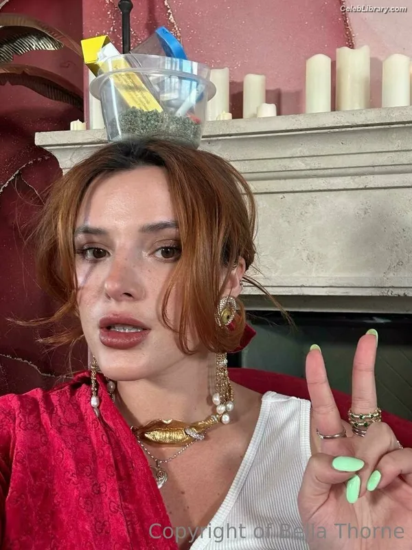 Bella Thorne photo 22 of 3680