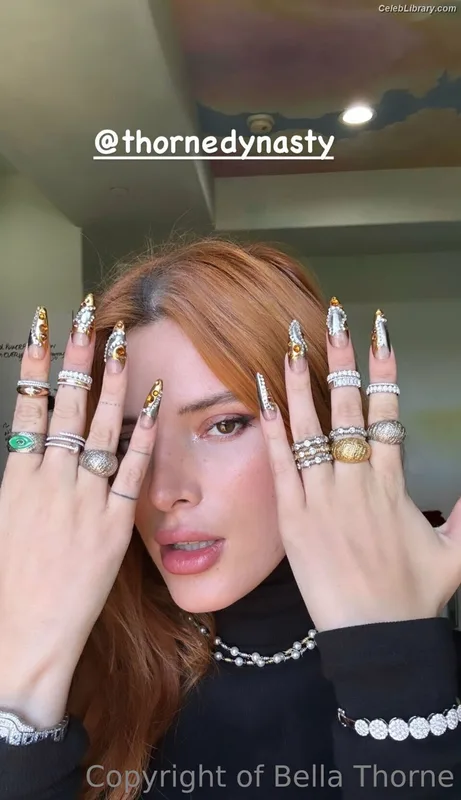Bella Thorne photo 12 of 3680