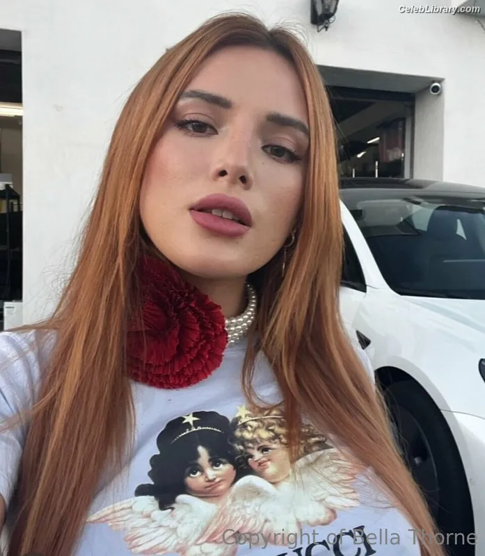 Bella Thorne photo 18 of 3680