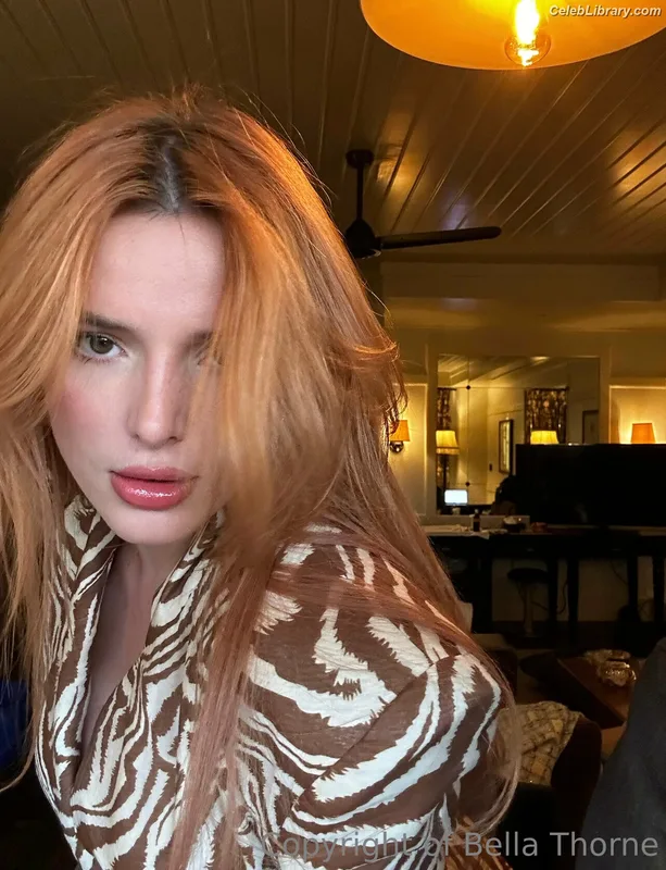 Bella Thorne photo 3 of 3680