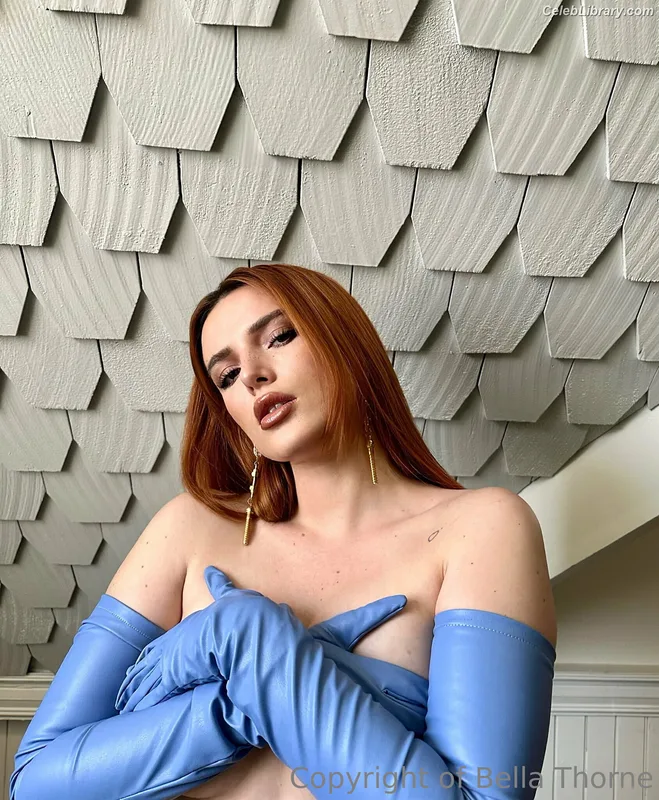 Bella Thorne photo 20 of 3680