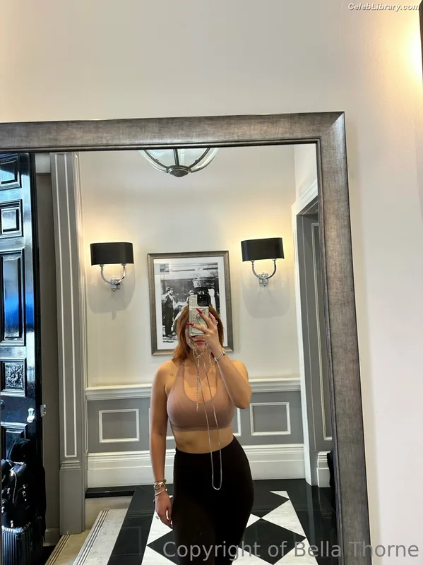 Bella Thorne photo 18 of 3680