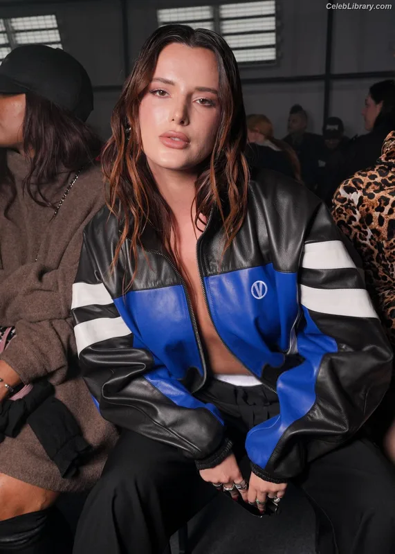 Bella Thorne photo 10 of 3680
