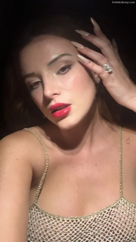 Bella Thorne photo 22 of 3680