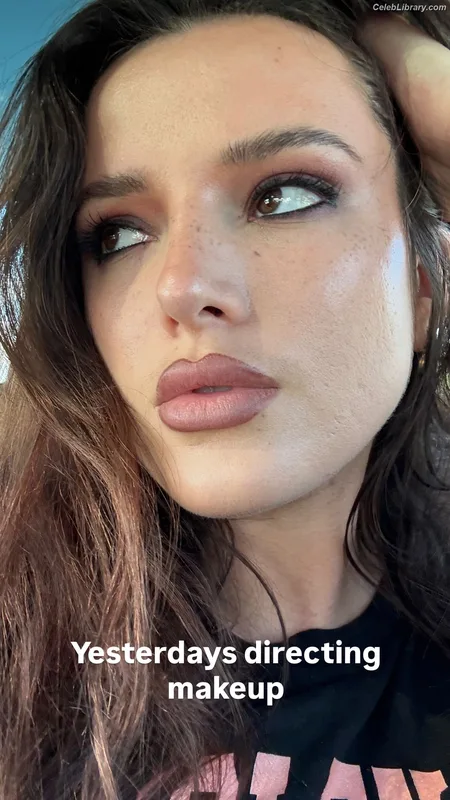 Bella Thorne photo 12 of 3680