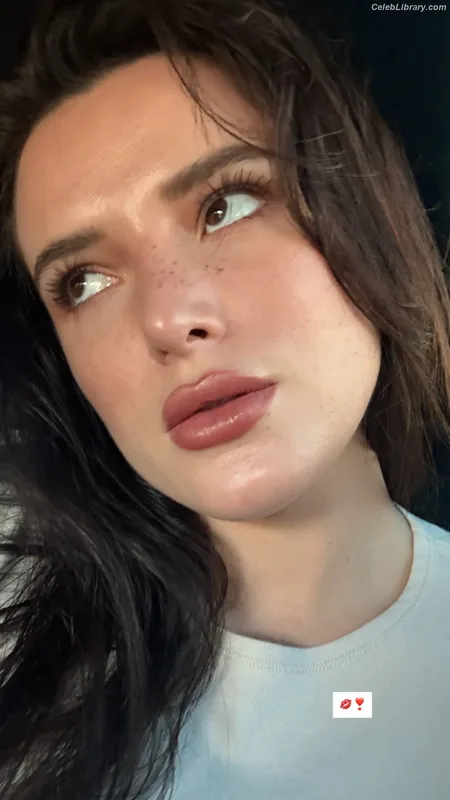Bella Thorne photo 15 of 3680