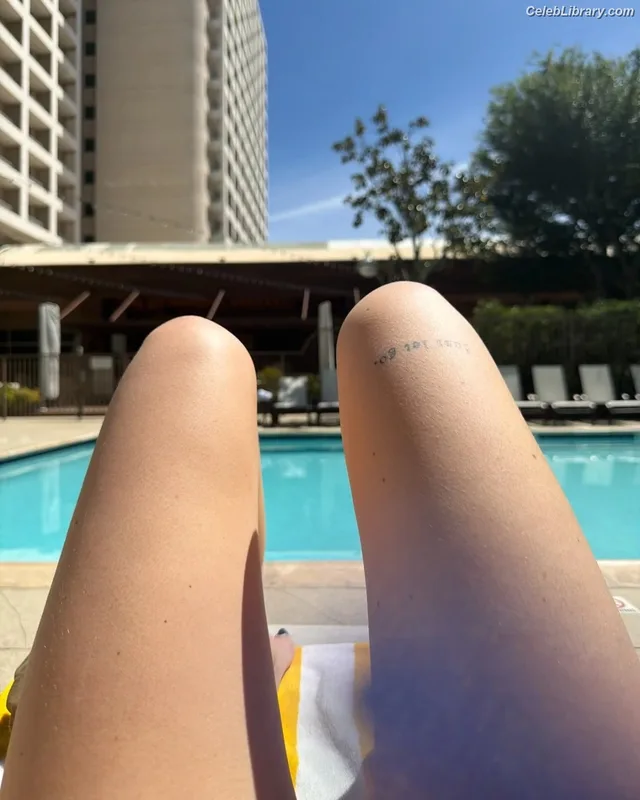 Bella Thorne photo 11 of 3680