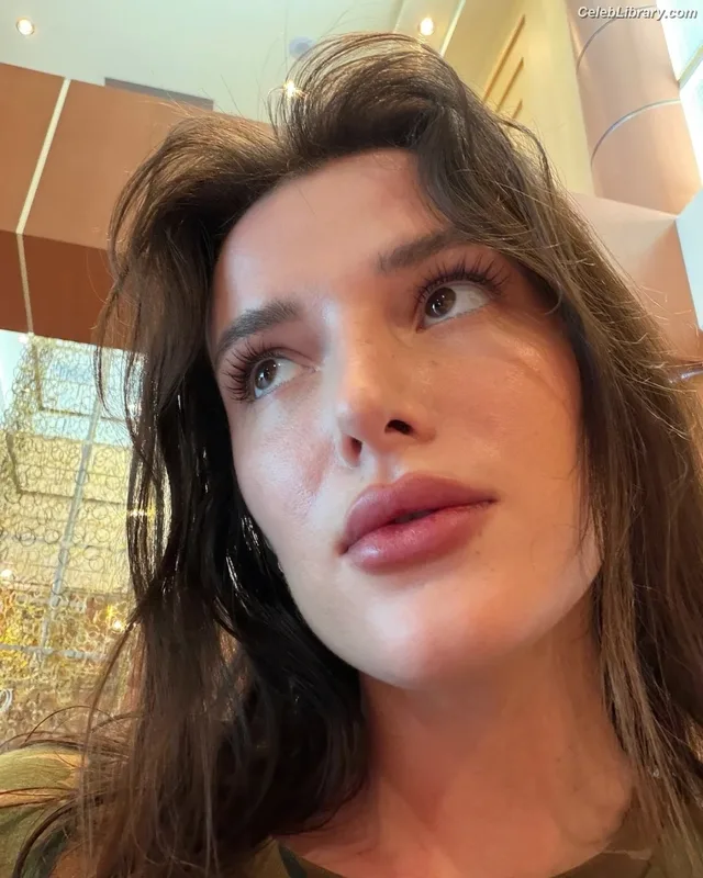 Bella Thorne photo 13 of 3680