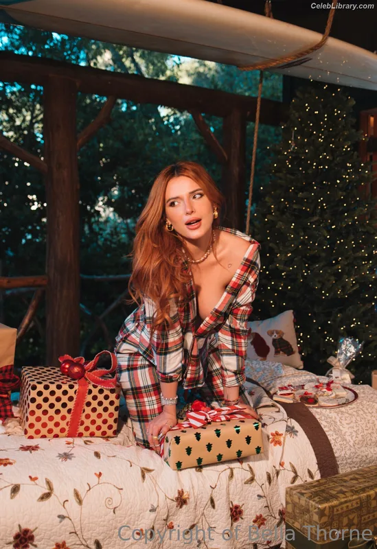 Bella Thorne photo 12 of 3680