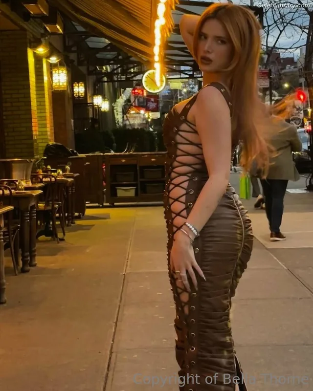 Bella Thorne photo 18 of 3680