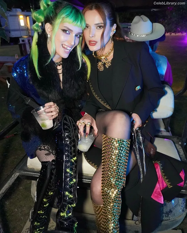 Bella Thorne photo 8 of 3680