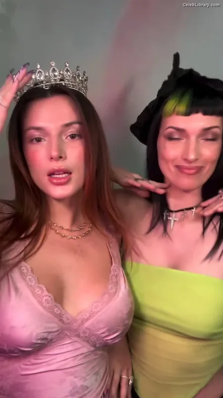 Bella Thorne photo 21 of 3680